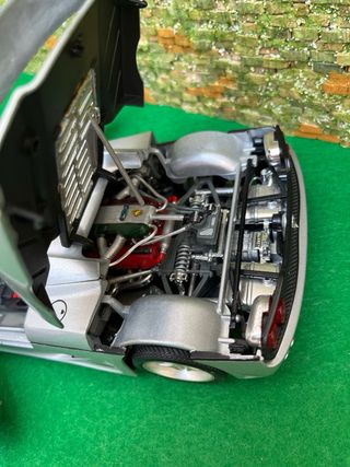  Ferrari F50 – Escala 1:18 – Maisto