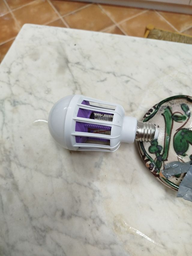 Bombilla antimosquitos LED