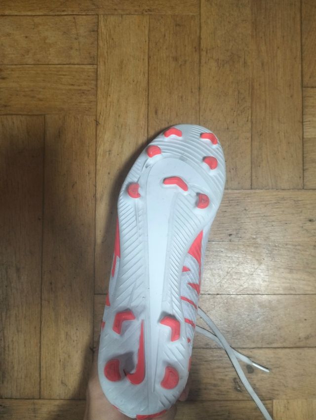 Botas fútbol Nike - casi nuevas