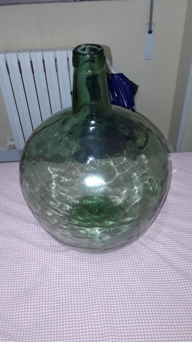 Damajuana de vidrio verde