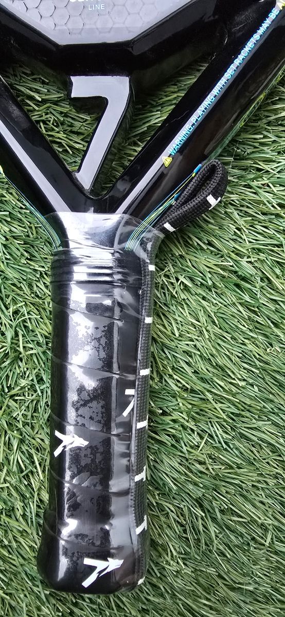 Pala Padel Macron Poseidon Shadow 2
NUEVA Precinto