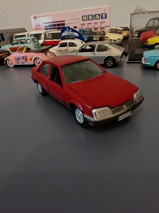Opel Rekord 1/43: Coche escala rojo