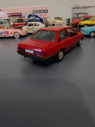 Opel Rekord 1/43: Coche escala rojo