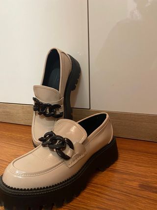 Mocasines beige plataforma