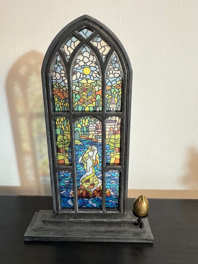 Vidriera Hogwarts + Huevo Dorado 20cm