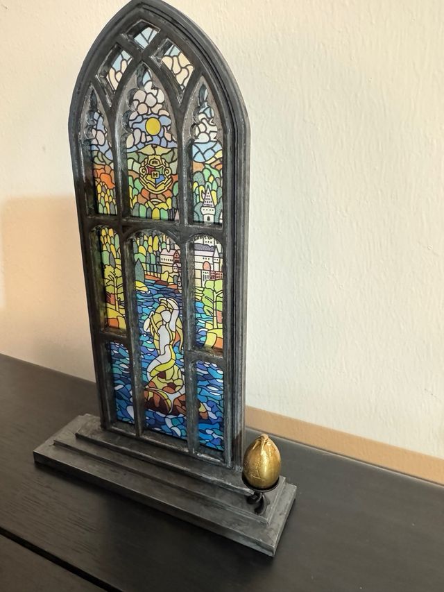 Vidriera Hogwarts + Huevo Dorado 20cm
