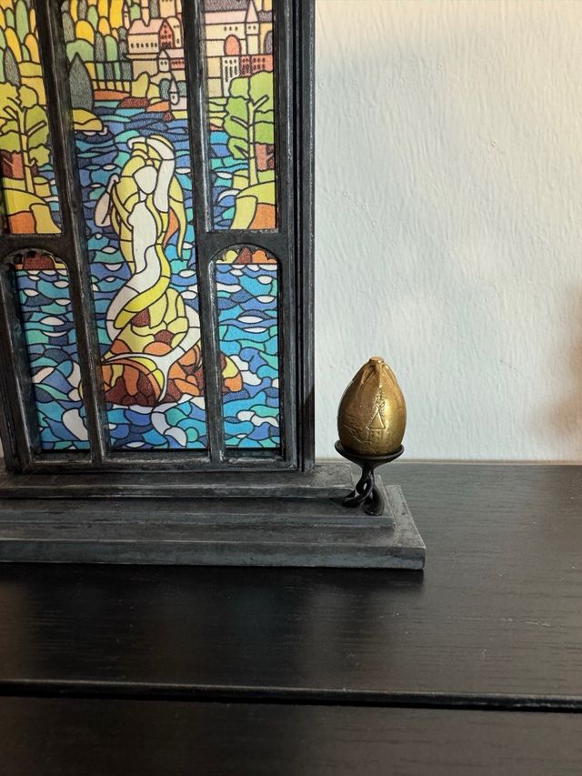 Vidriera Hogwarts + Huevo Dorado 20cm