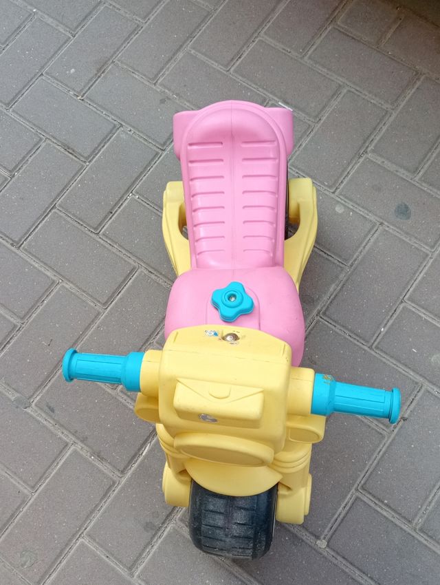 Trici infantil usada y moto para niñas