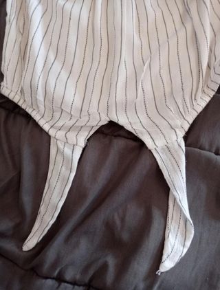 Blusa blanca y negra a rayas