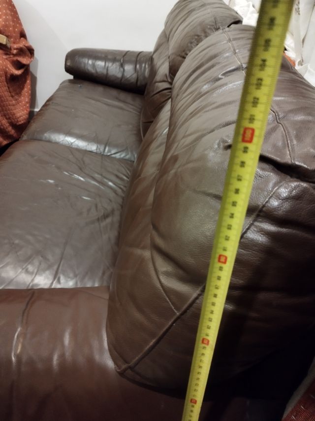 Sofá de cuero marrón