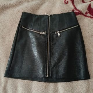 Mini Falda Bershka negra XS