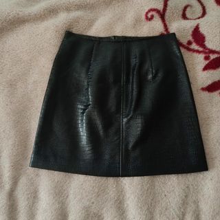 Mini Falda Bershka negra XS