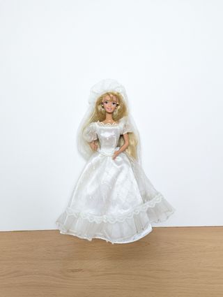 Muñeca Barbie con vestido de novia 