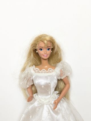 Muñeca Barbie con vestido de novia 