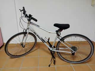 B-Twin Riverside 100: Bicicleta híbrida