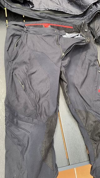 Chaqueta y pantalón Dainese entretiempo