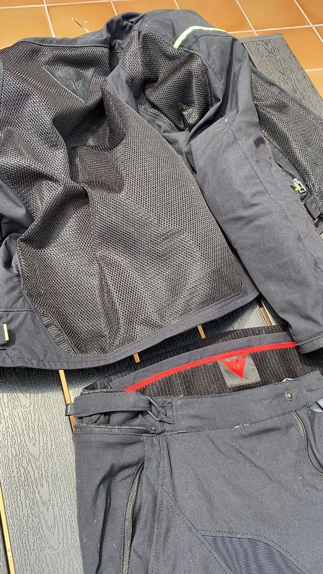 Chaqueta y pantalón Dainese entretiempo