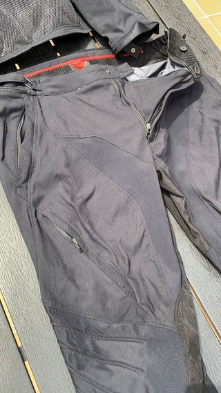 Chaqueta y pantalón Dainese entretiempo