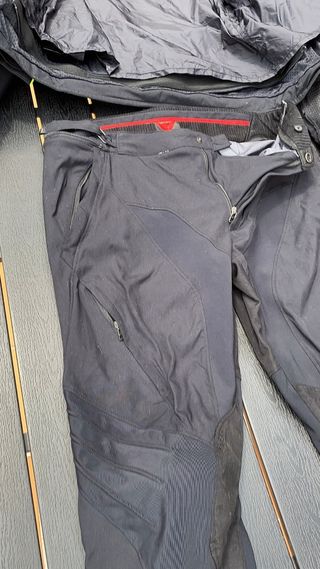 Chaqueta y pantalón Dainese entretiempo