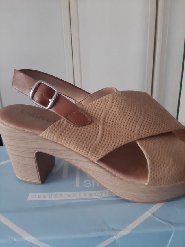 Sandalias tacón beige cómodas