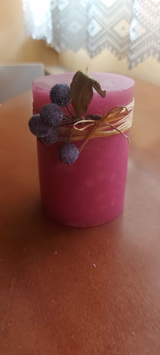 Vela aromática morada