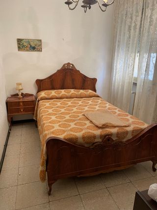 Cama antigua de madera