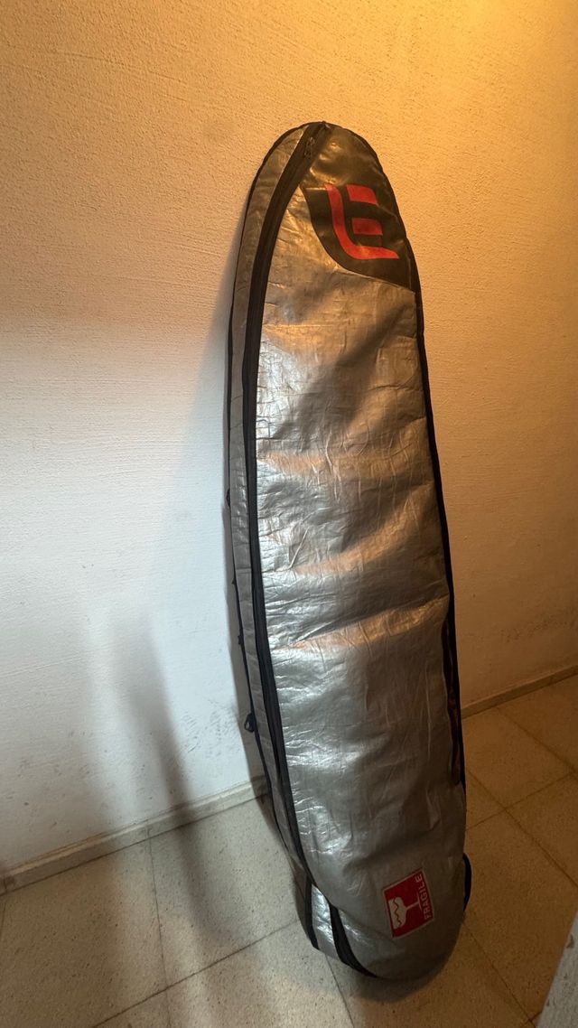 Tabla surf NSP 6.8 - usada con funda 150€