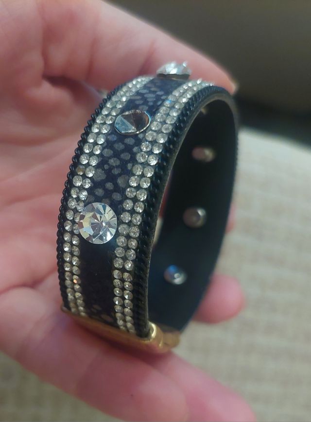 Pulsera negra con brillantes