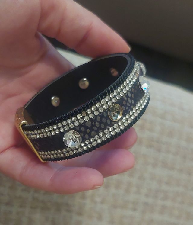 Pulsera negra con brillantes