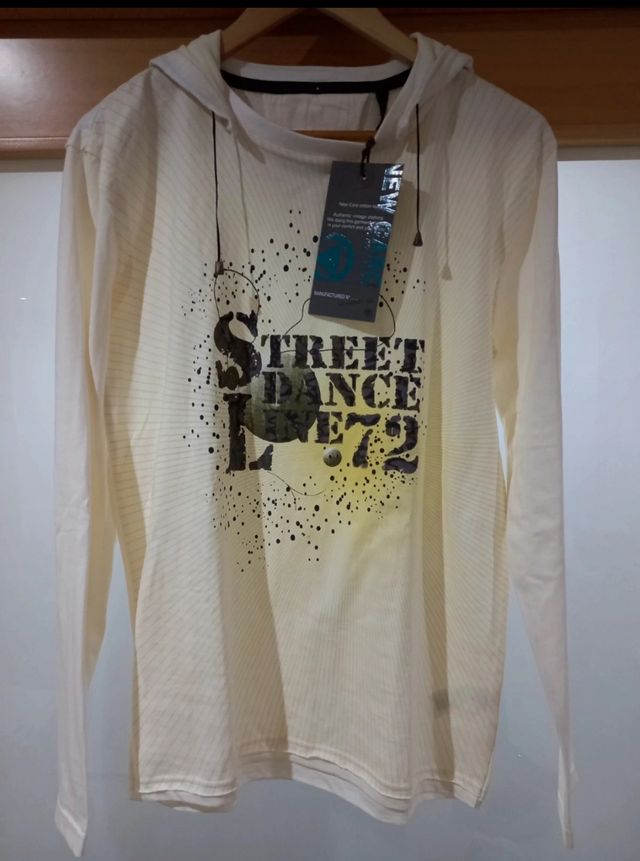 Camiseta New Caro c/ capucha beige