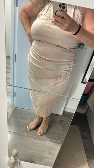 Vestido satén beige fiesta