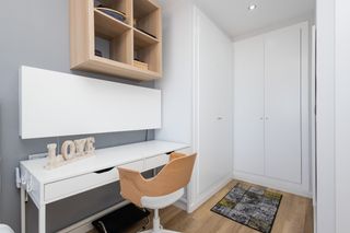 Mueble de diseño para esconder monitor y miniPC