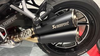 Escapes Akrapovic BMW R12 Nine T 2024, homologados