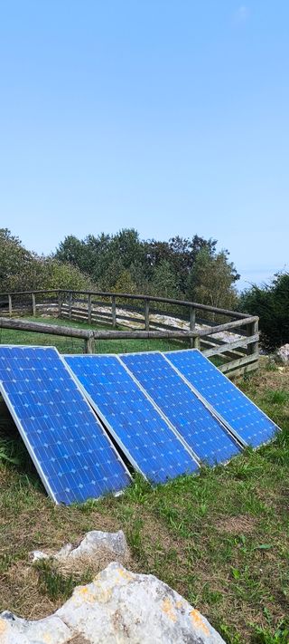 Paneles solares de 705W en total