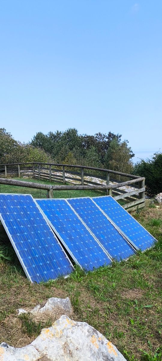 Paneles solares de 705W en total