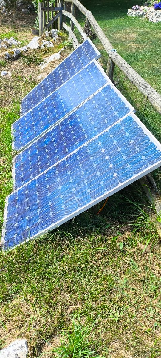 Paneles solares de 705W en total