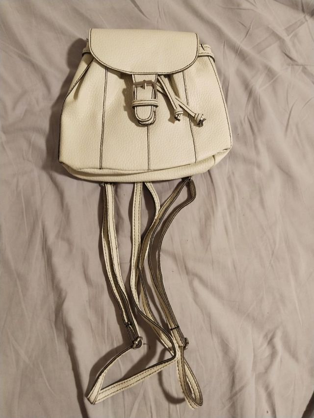Mochila pequeña blanca