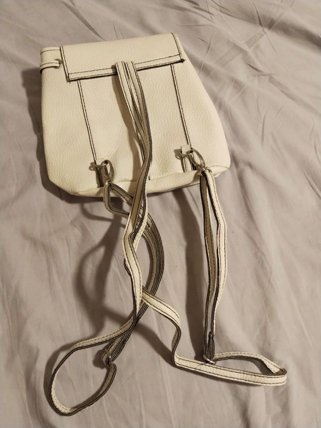 Mochila pequeña blanca