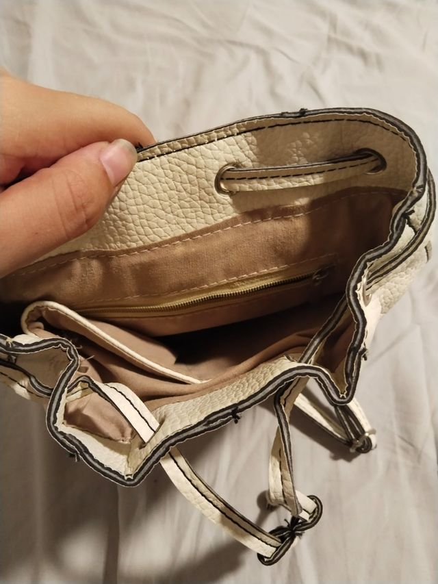 Mochila pequeña blanca