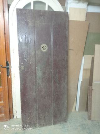 Puerta antigua duelas