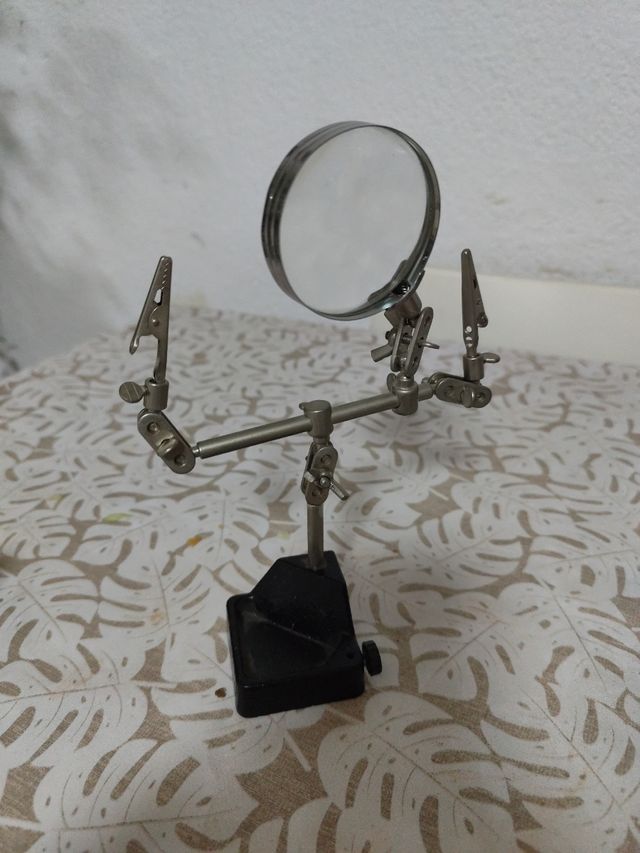 Soporte lupa con pinzas