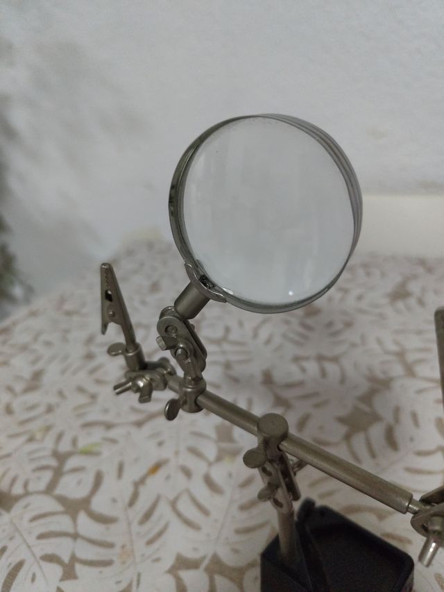 Soporte lupa con pinzas