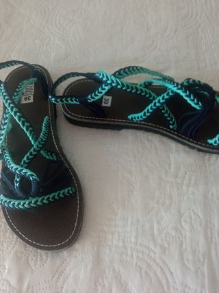 Sandalias planas atadas -talla 39