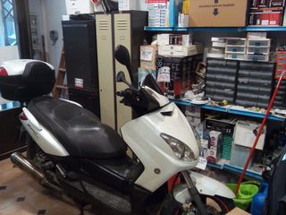 Yamaha X-Max 250