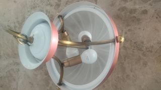 Lámpara dormitorio rosa-dorada