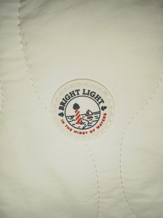 Bolso marinero acolchado blanco-rojo