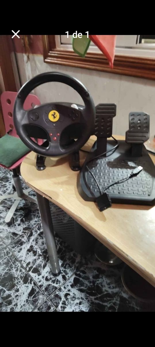 Volante Ferrari para videojuegos