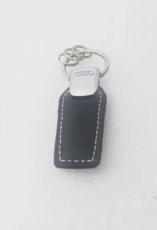 Llavero de cuero con logo de audi