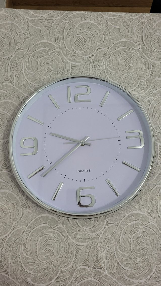 Relógio de Parede prateado - Moderno