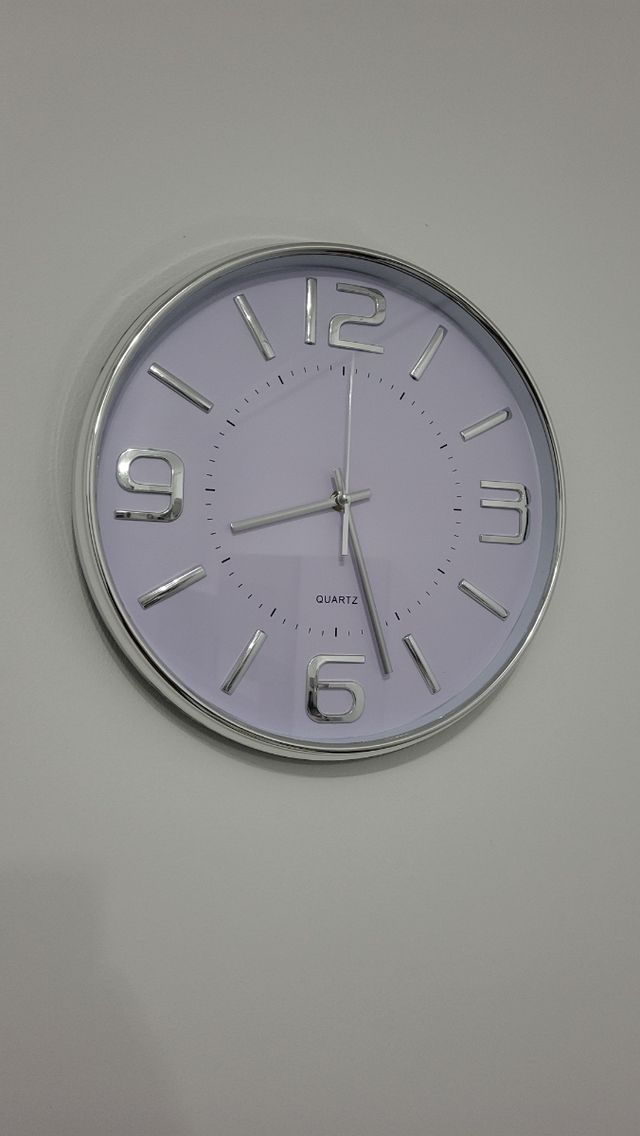 Relógio de Parede prateado - Moderno